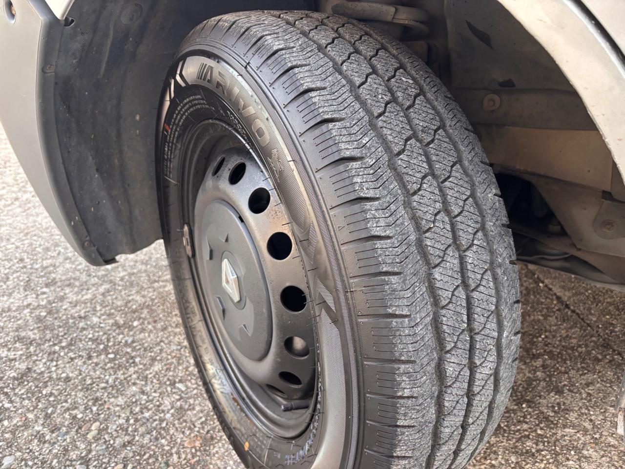 Renault Trafic 1.9 dCi/100 9 posti