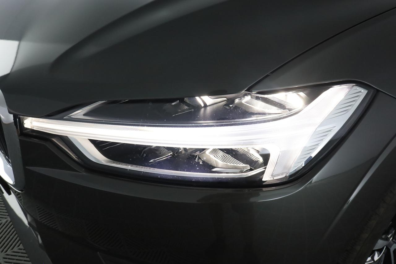 VOLVO XC60 (2017--->) XC60 D4-B4 AWD Geartronic Business