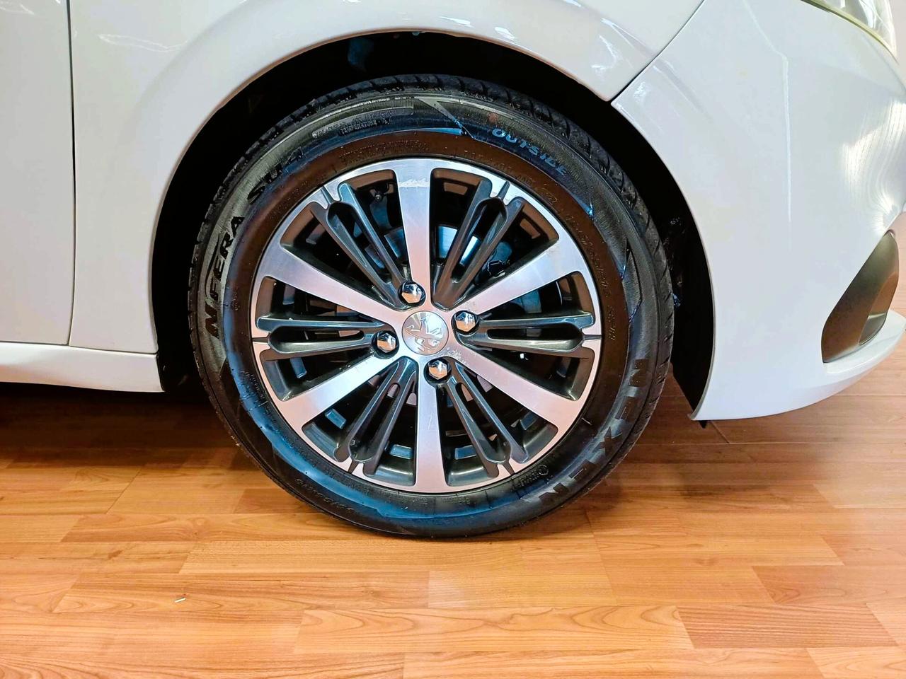 Peugeot 208 BlueHDi 75 5 porte Allure