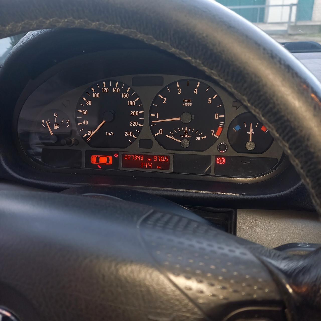 Bmw 320 320i (2.2) cat 4 porte Attiva