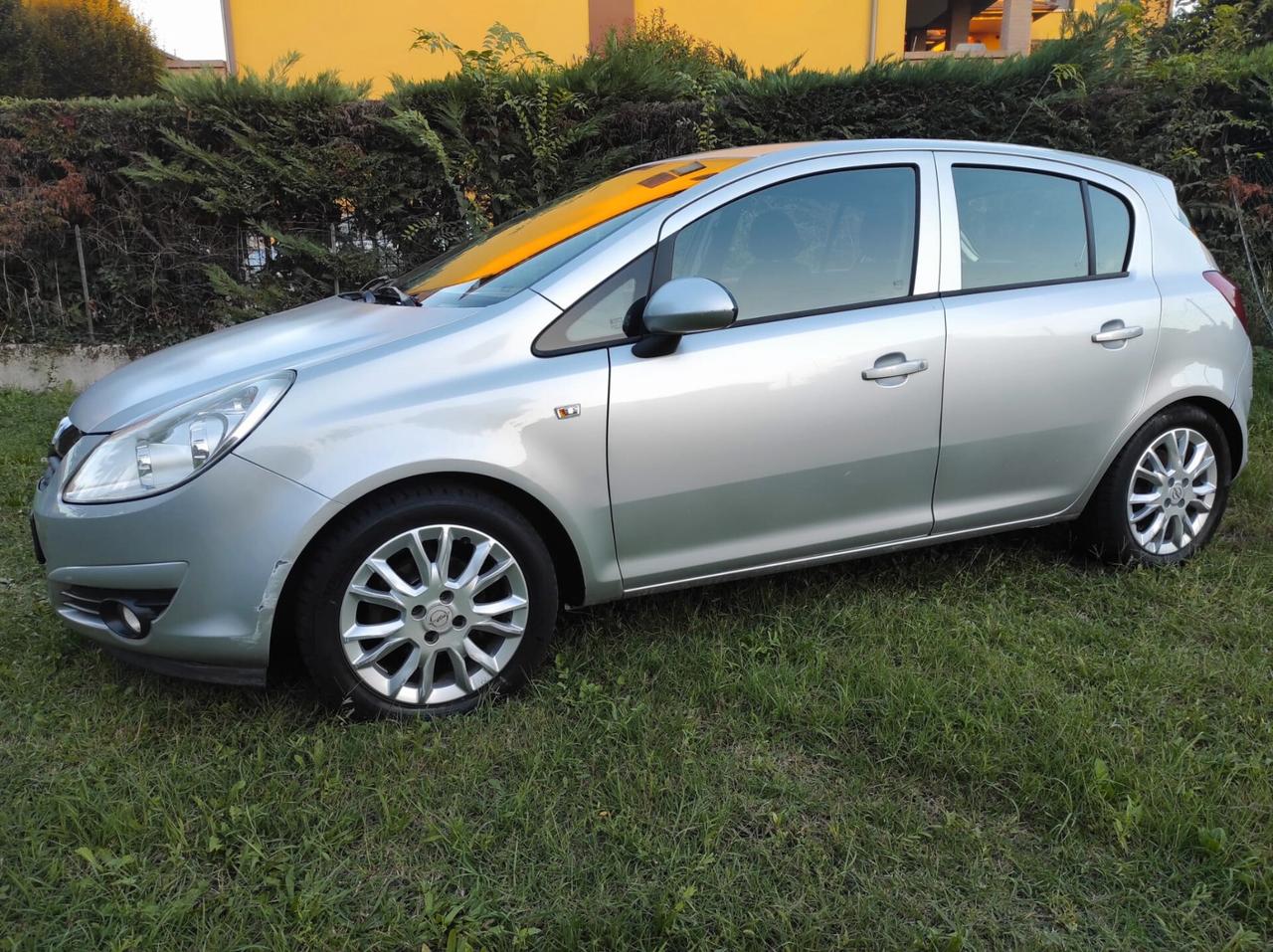 Opel Corsa 1.2 5 porte Cosmo