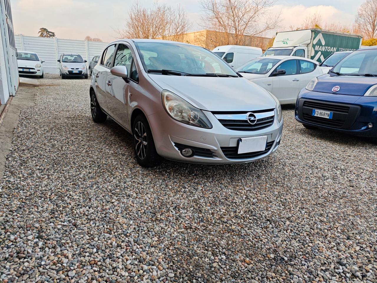 Opel Corsa 1.4 16V 5 porte Cosmo