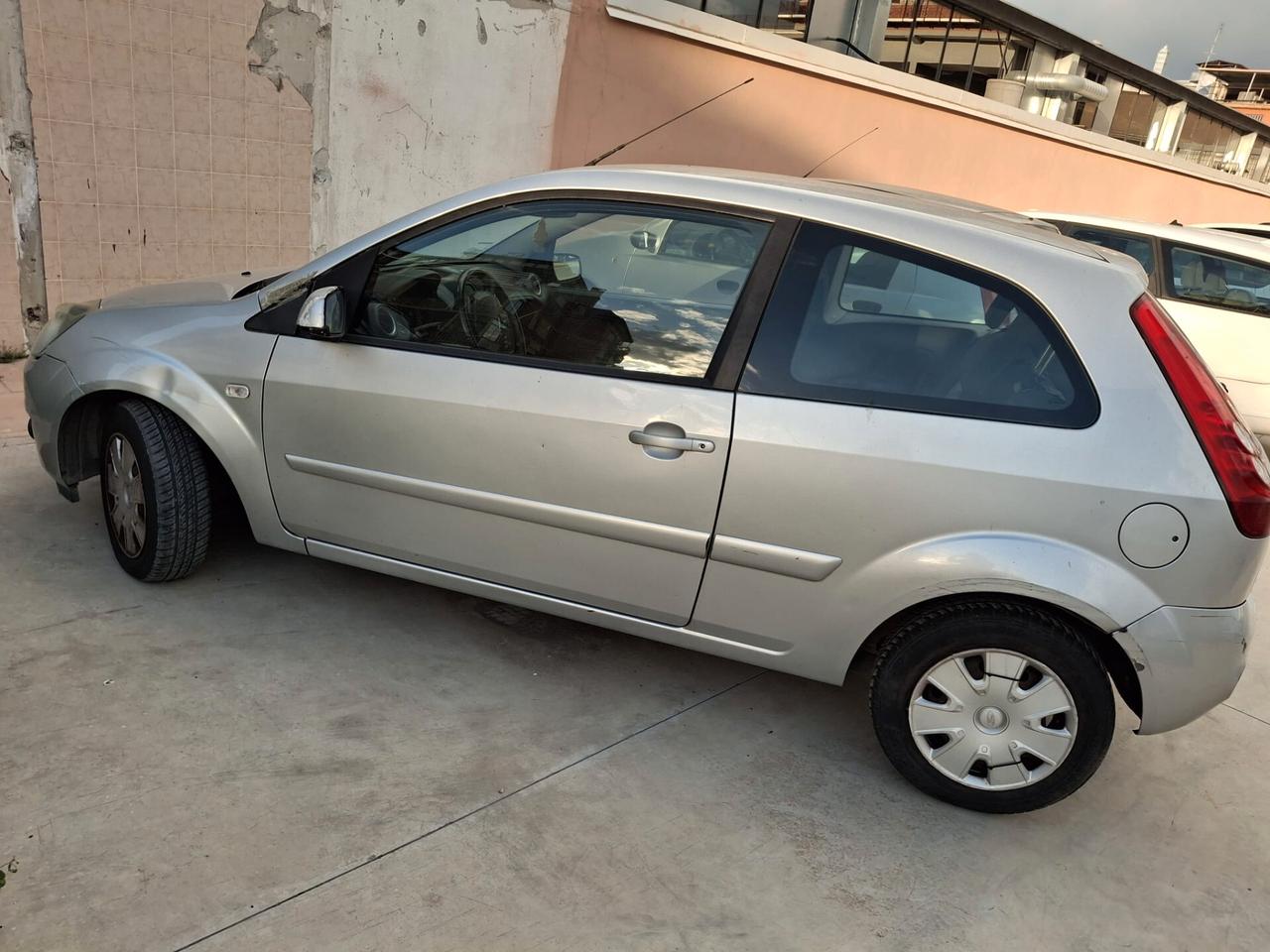 Ford Fiesta 1.4 TDCi 68CV 5 porte Titanium