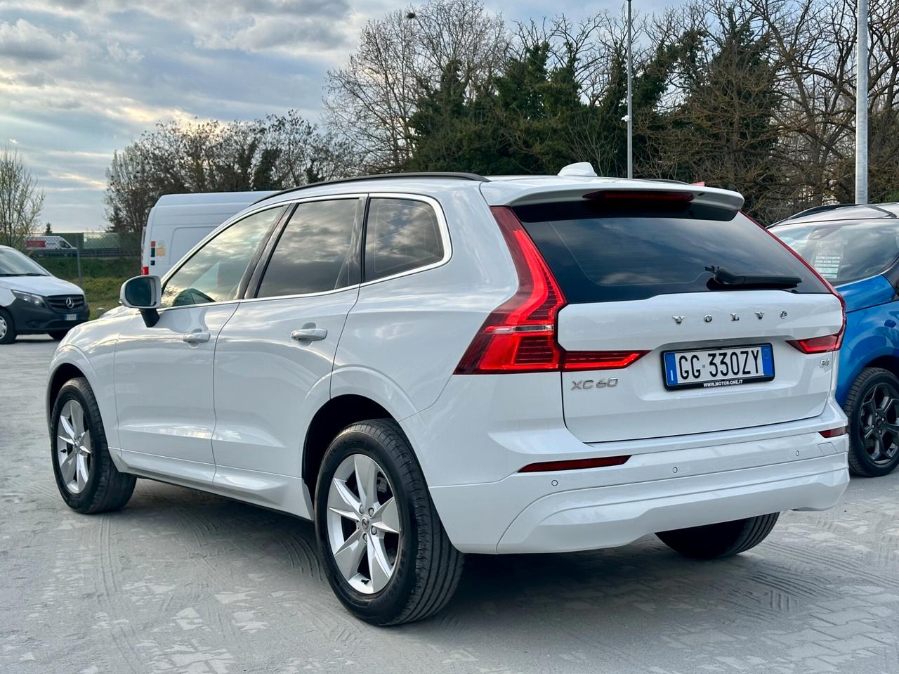 Volvo XC 60 XC60 B4 (d) AWD Geartronic Momentum