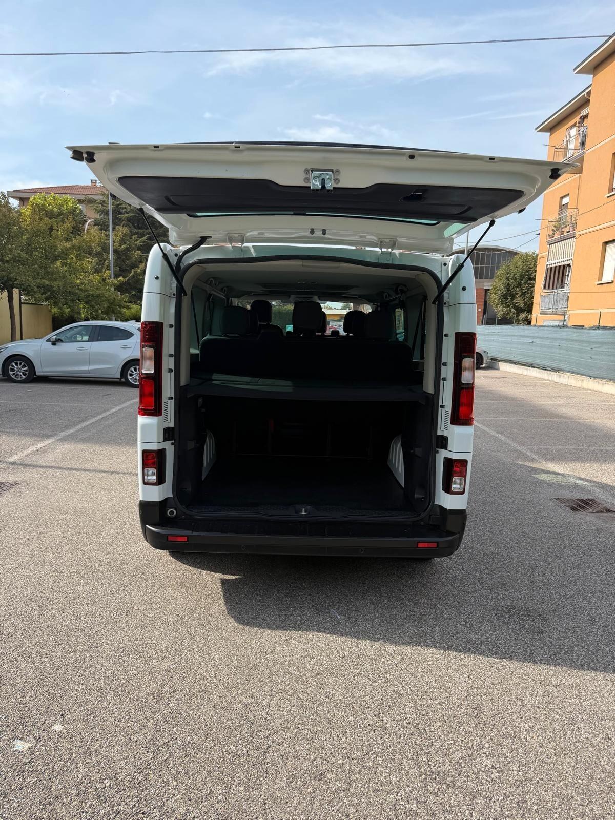 Renault Trafic 2.0 dCi - 9 POSTI - NAV - 12 MESI DI GARANZIA