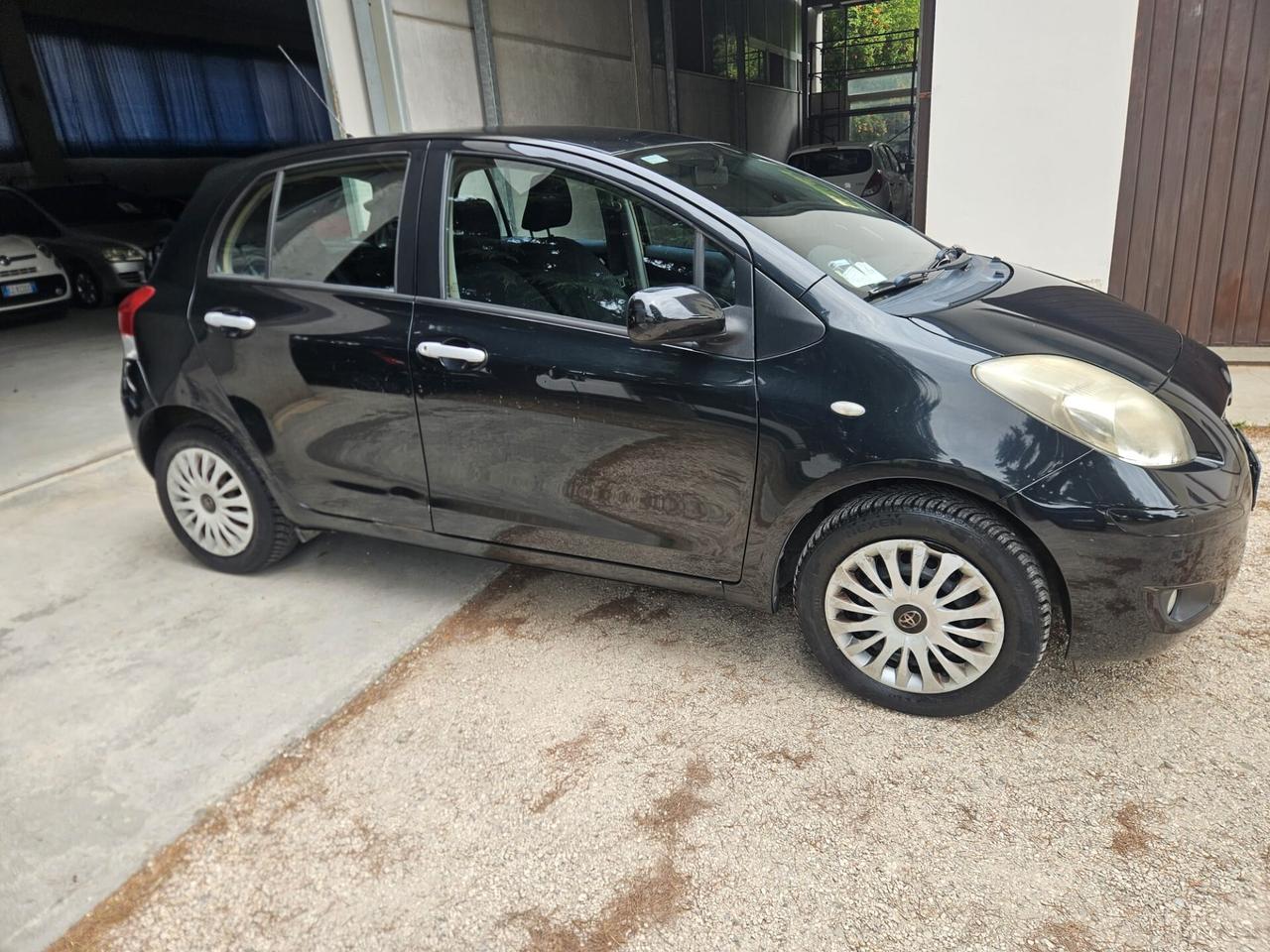 Toyota Yaris 1.0 5 porte SOLI 69.000 KM!