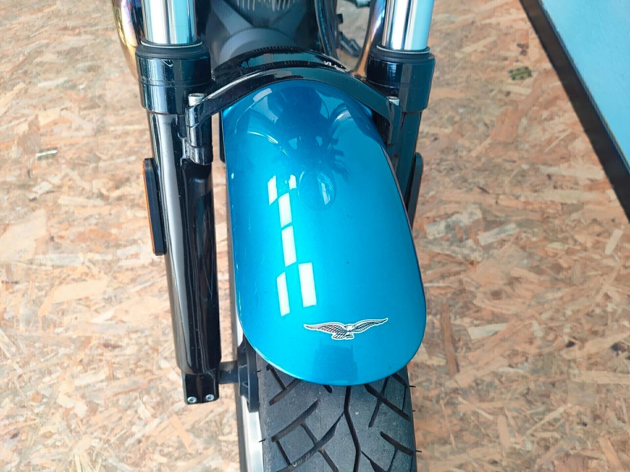 Moto Guzzi V7 III Custom: Eleganza e Performnce