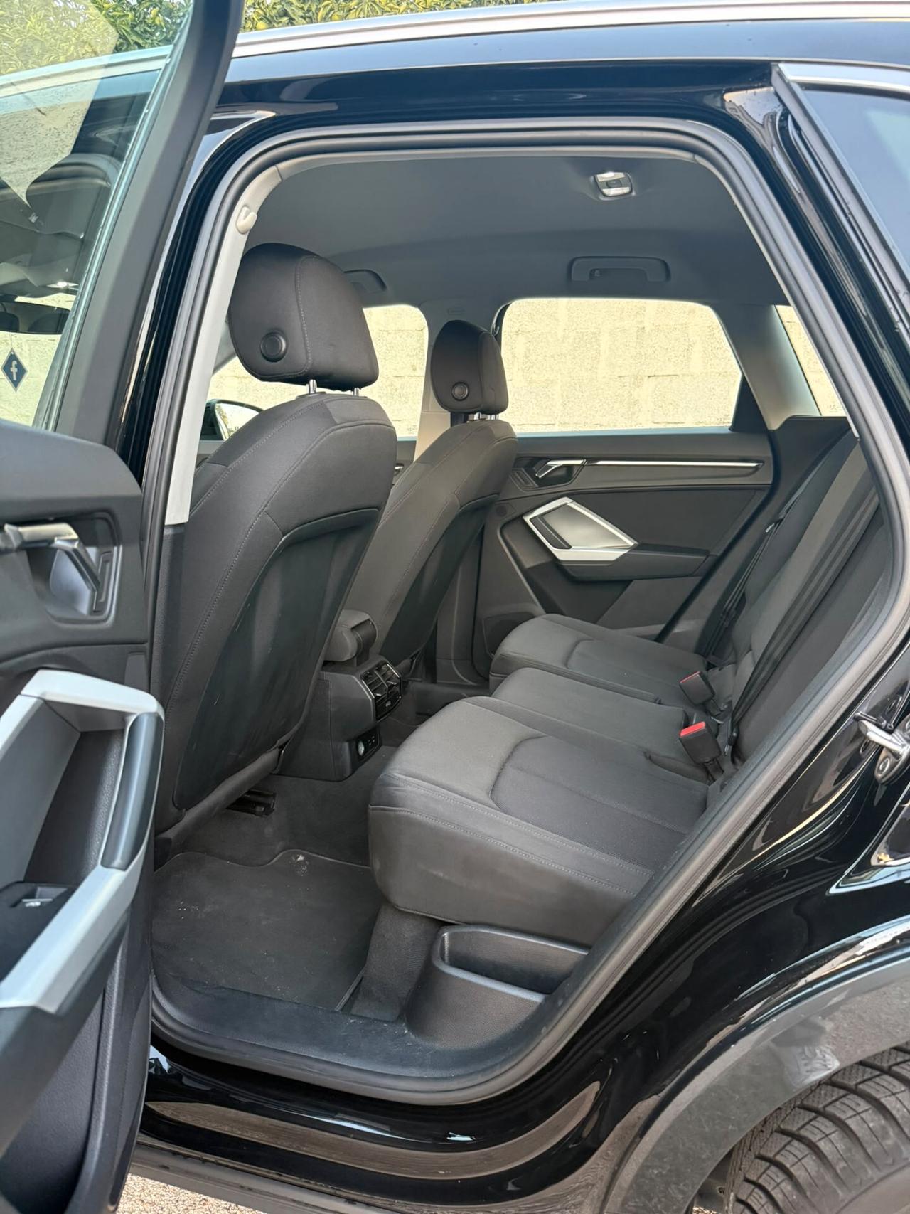 Audi Q3 S tronic Business