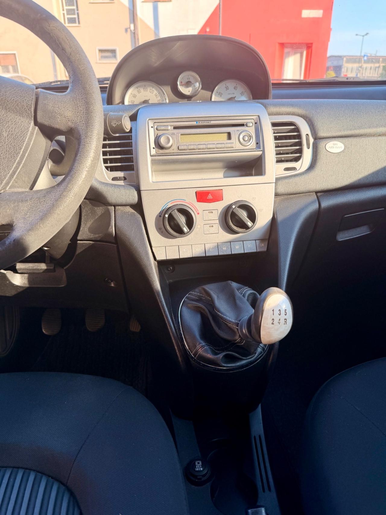 Lancia Ypsilon 1.2 Versus