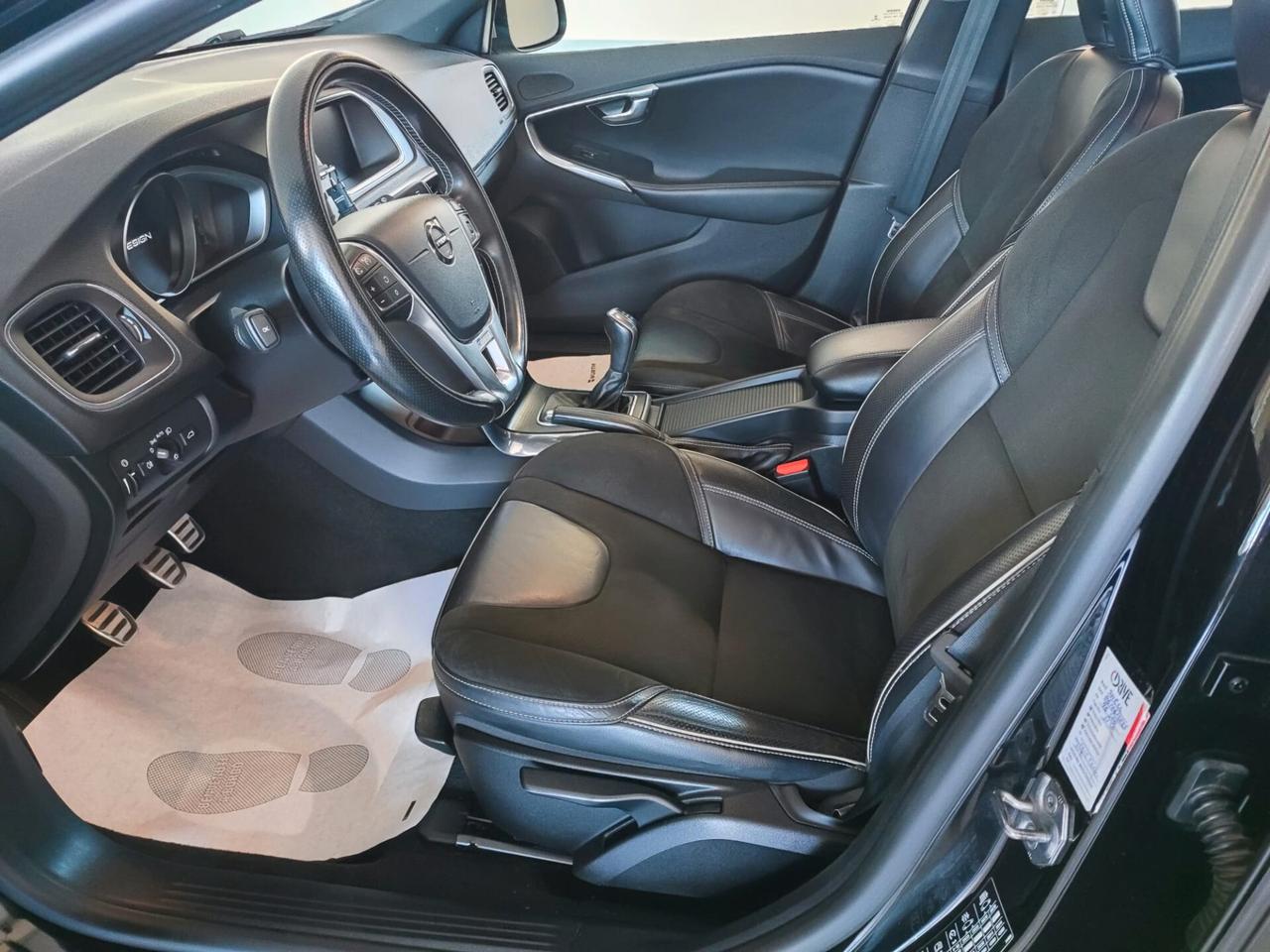 Volvo V40 D2 R-design