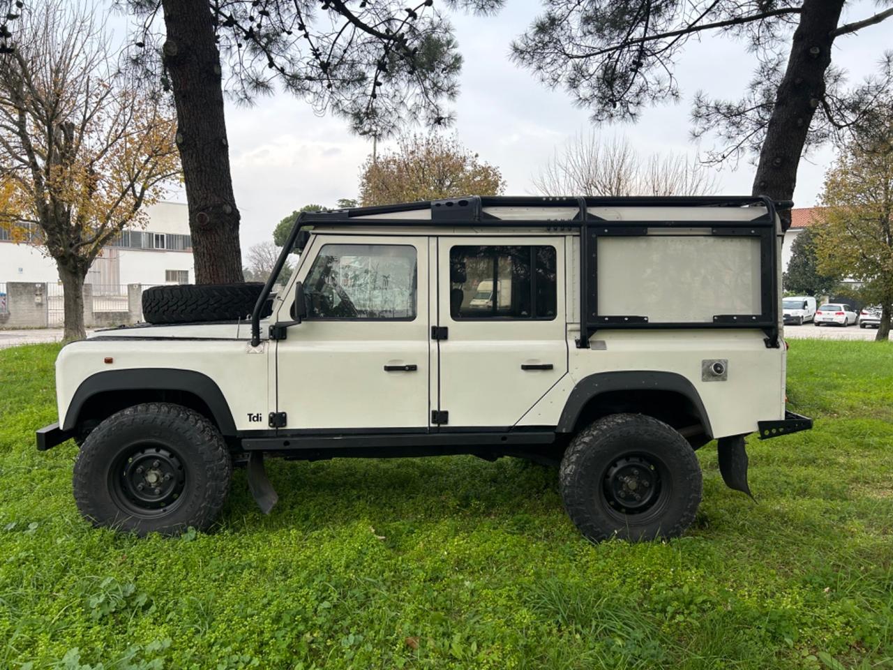 Land Rover Defender Safari