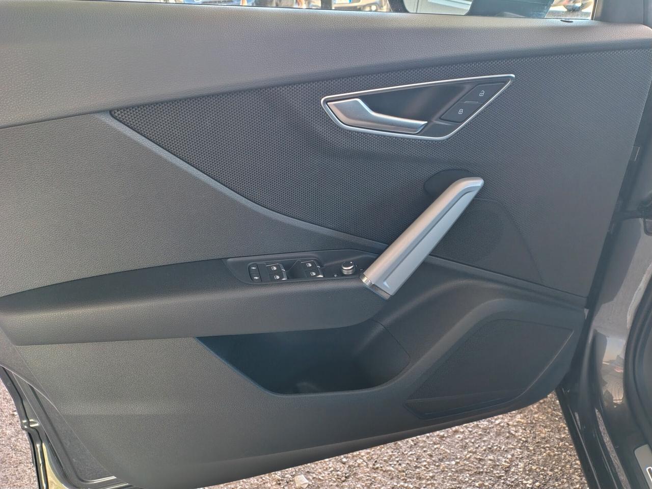 Audi Q2 35 TDI S tronic Identity Black