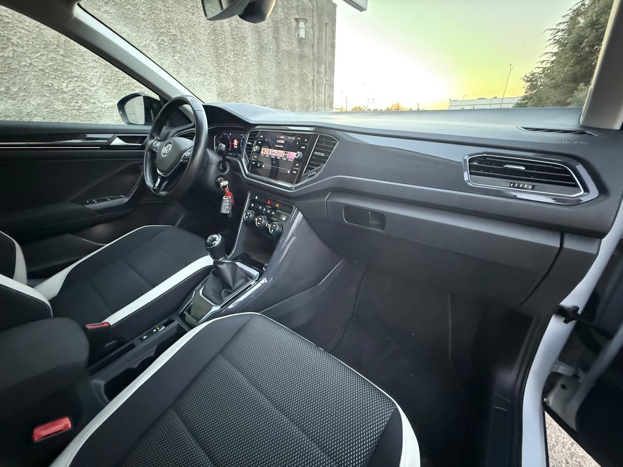 Volkswagen T-Roc 1.6 TDI Advanced,Full LED,cerchi 18”,LED ambiente,ecc.