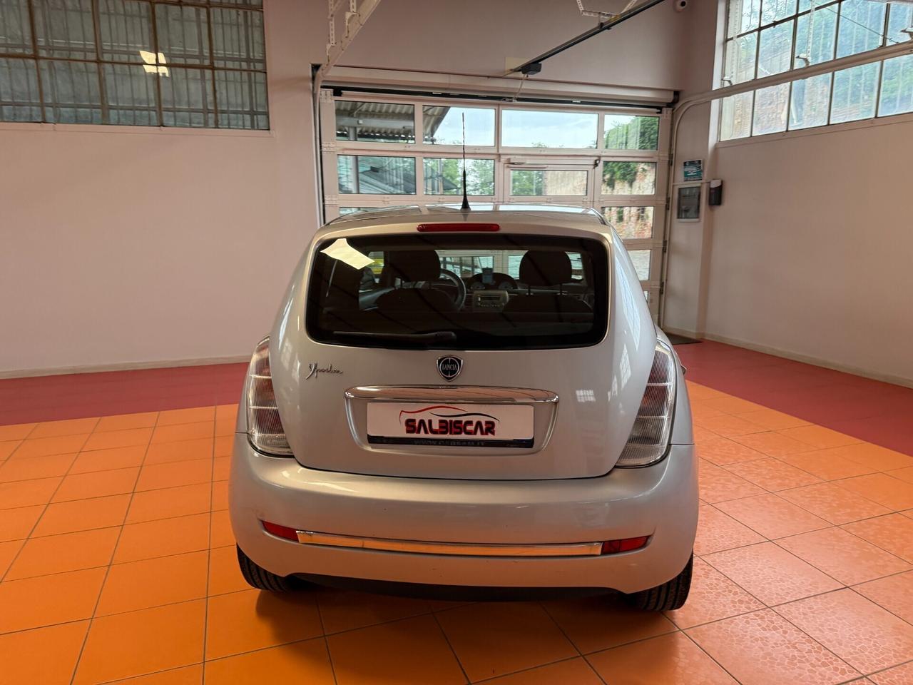 Lancia Ypsilon 1.3 MJT 75 CV Unyca