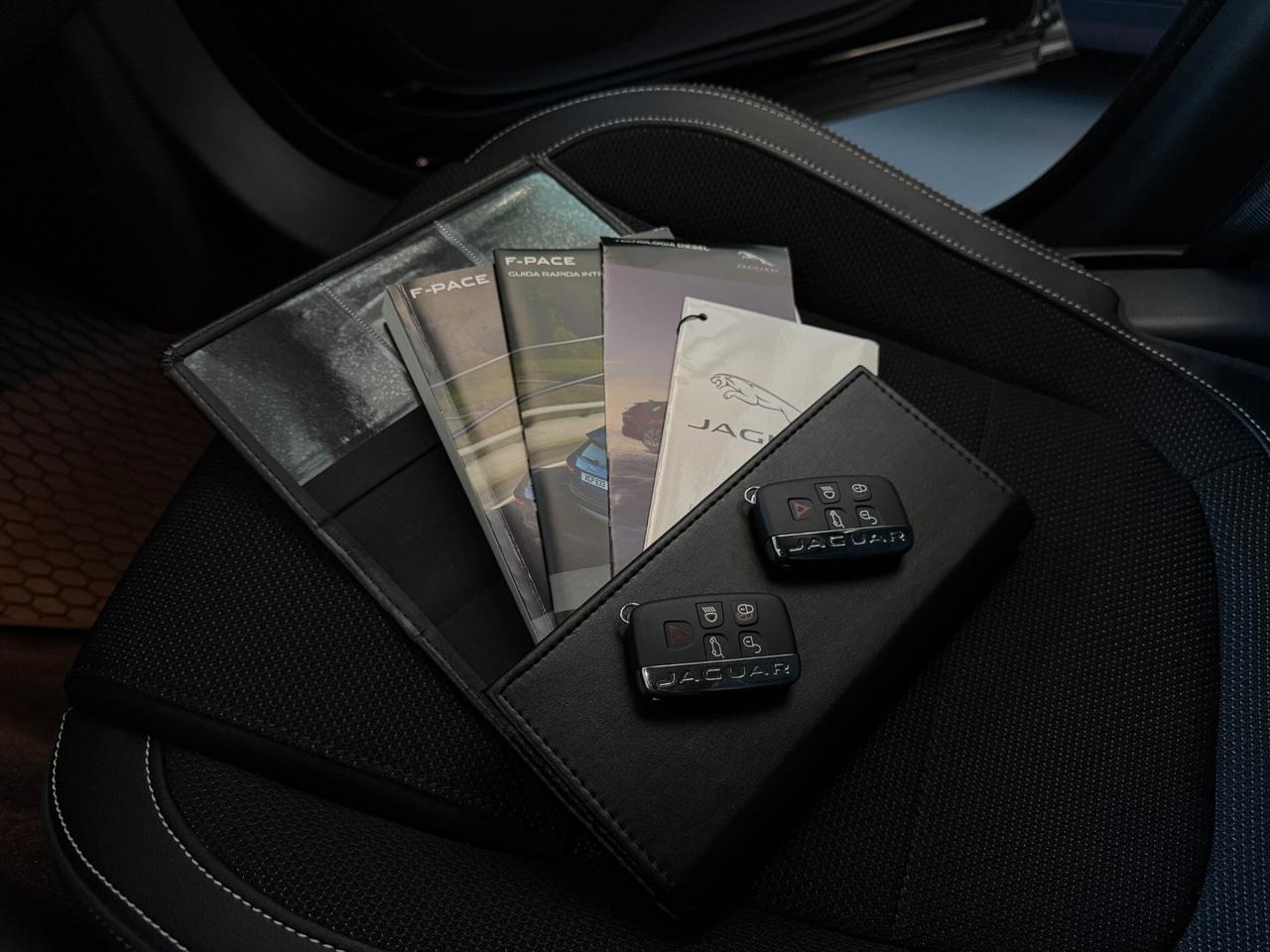 Jaguar F-Pace R-Sport 2.0cc 180cv AWD CarPlay Finanziabile