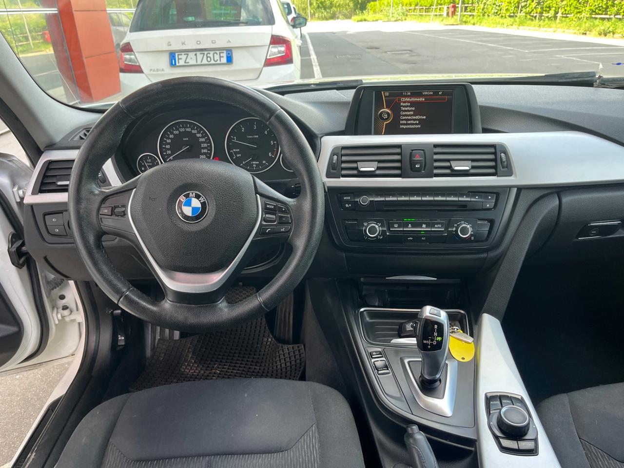 Bmw 318 318d Touring Business automatico 2013 2.0 DIESEL
