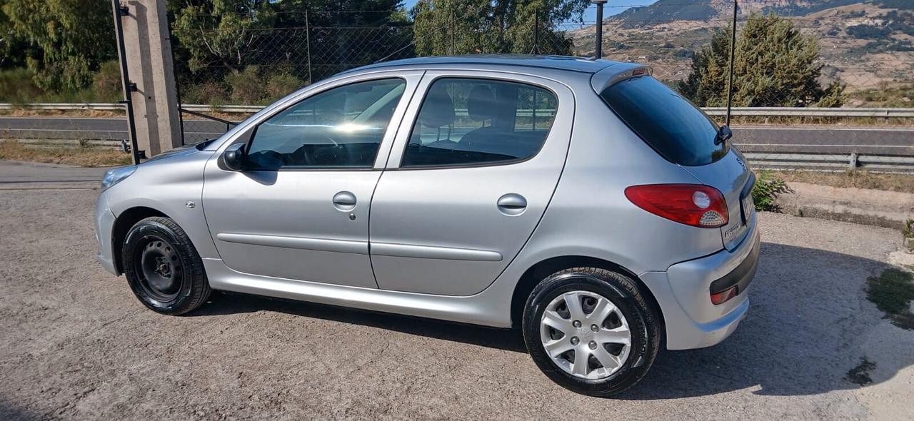 Peugeot 206 1.1 5p. Trendy - 2011 40.000km
