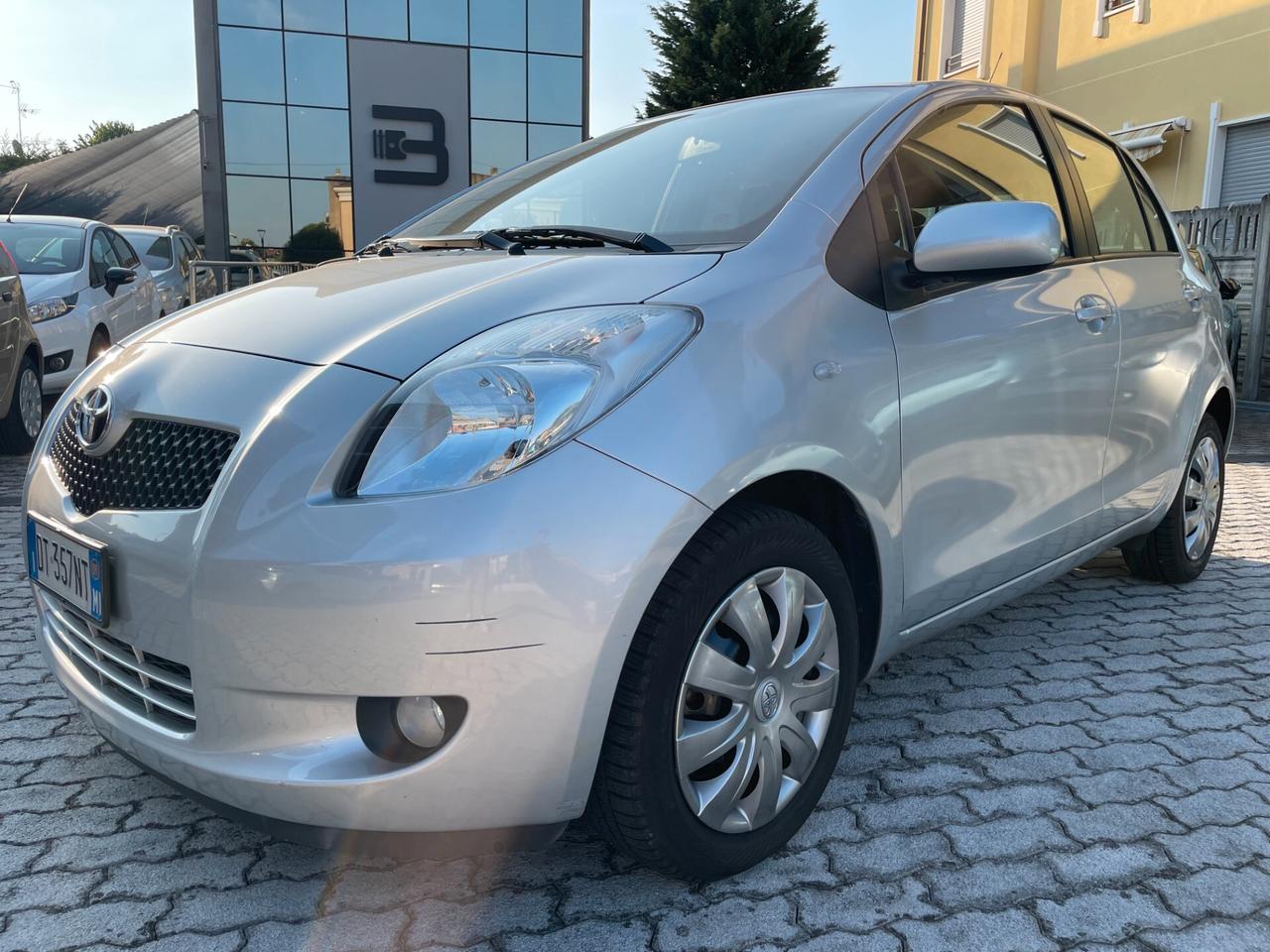 Toyota Yaris 1.3 5 porte Sol KM REALI!!! NEOPATENTATI OK