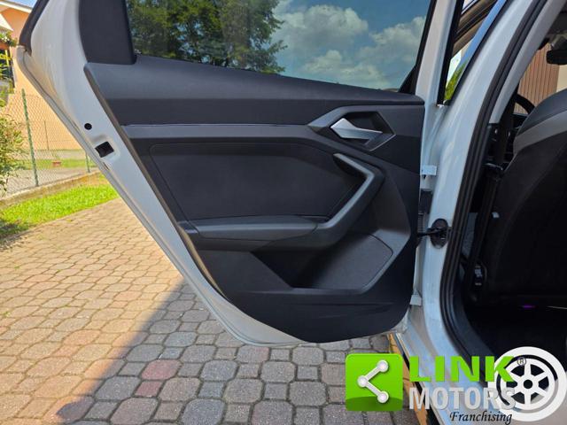 AUDI A1 25 1.0 95cv S Line Identity Black
