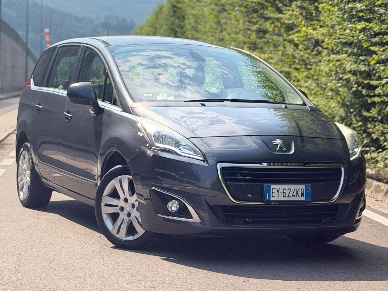 Peugeot 5008 1.6 HDI 115cv 7 POSTI