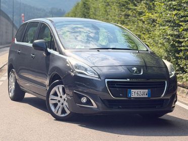 Peugeot 5008 1.6 HDI 115cv 7 POSTI