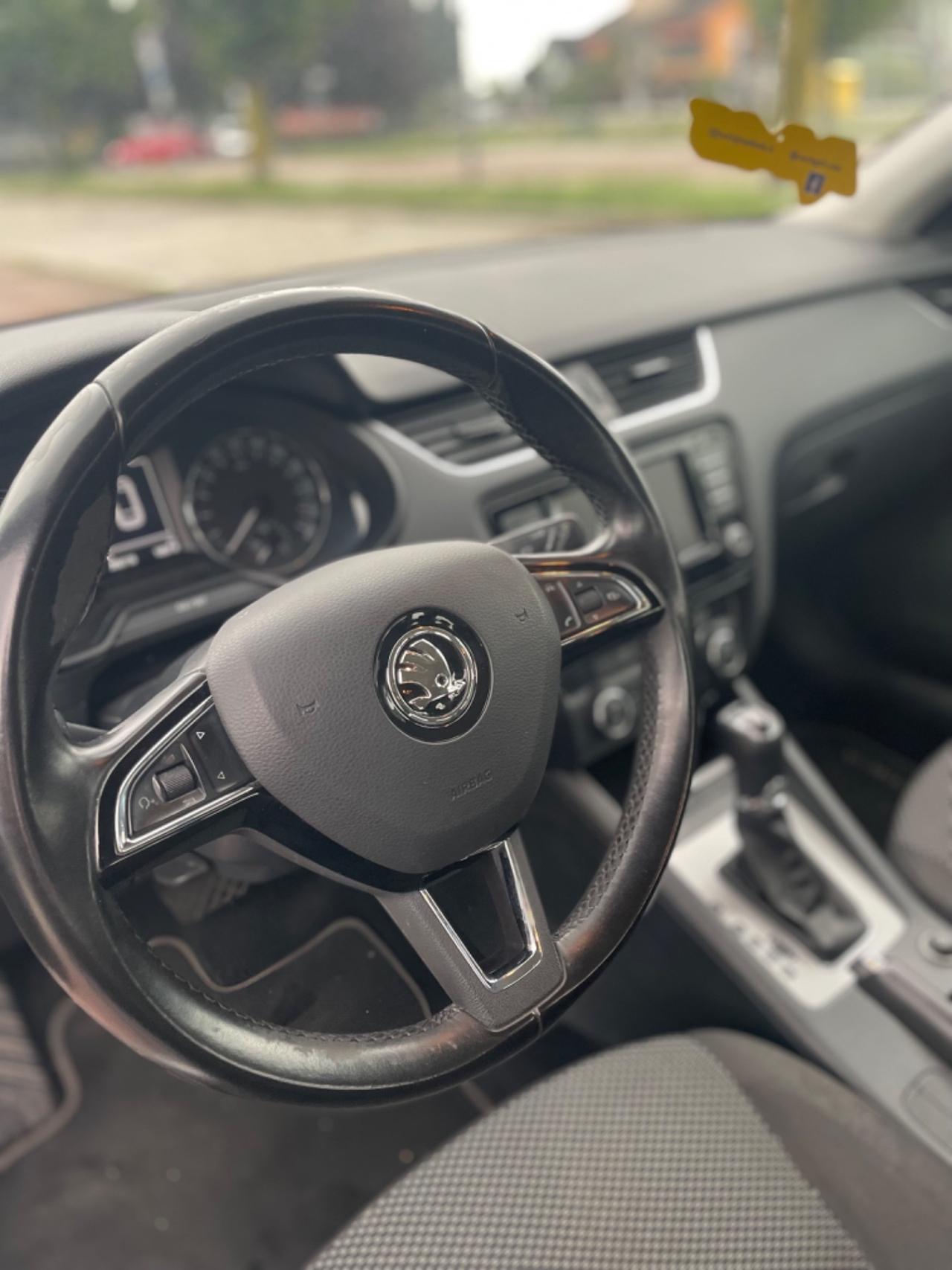 Skoda Octavia 1.6 TDI CR 110 CV DSG Wagon Executive