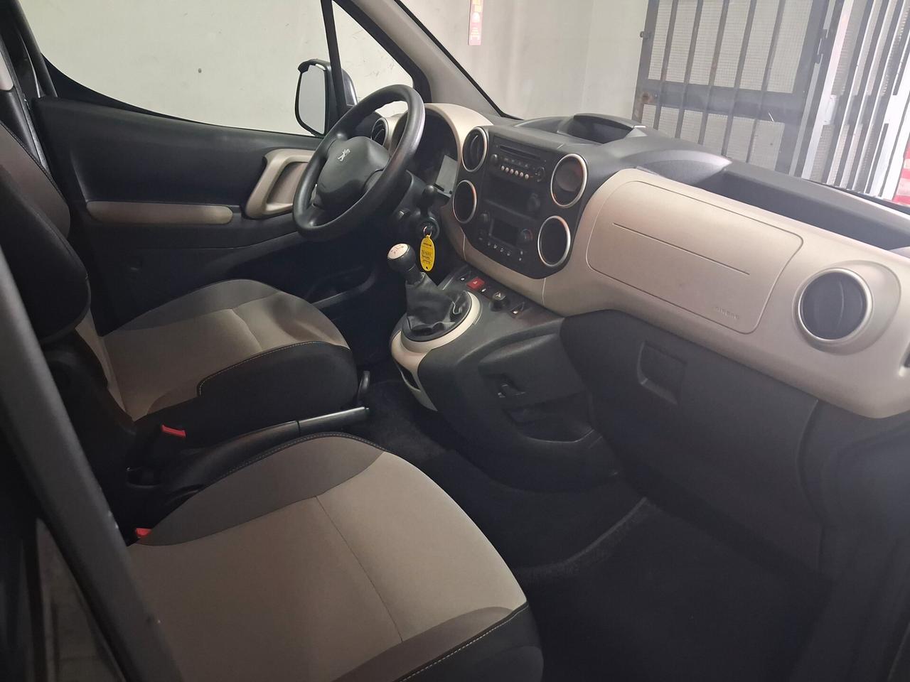 Peugeot Partner 5 posti 1.6 HDi Autocarro 2015