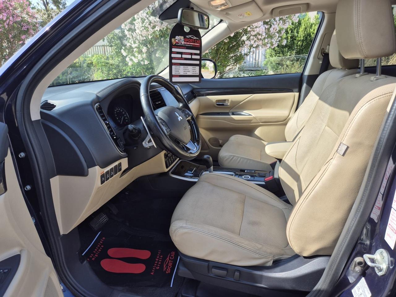 Mitsubishi Outlander 2.2 DI-D 4WD Instyle Plus SDA 7 posti