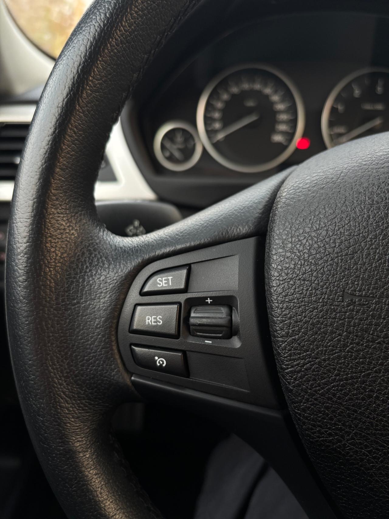 Bmw 318 d Luxury con soli 127000km