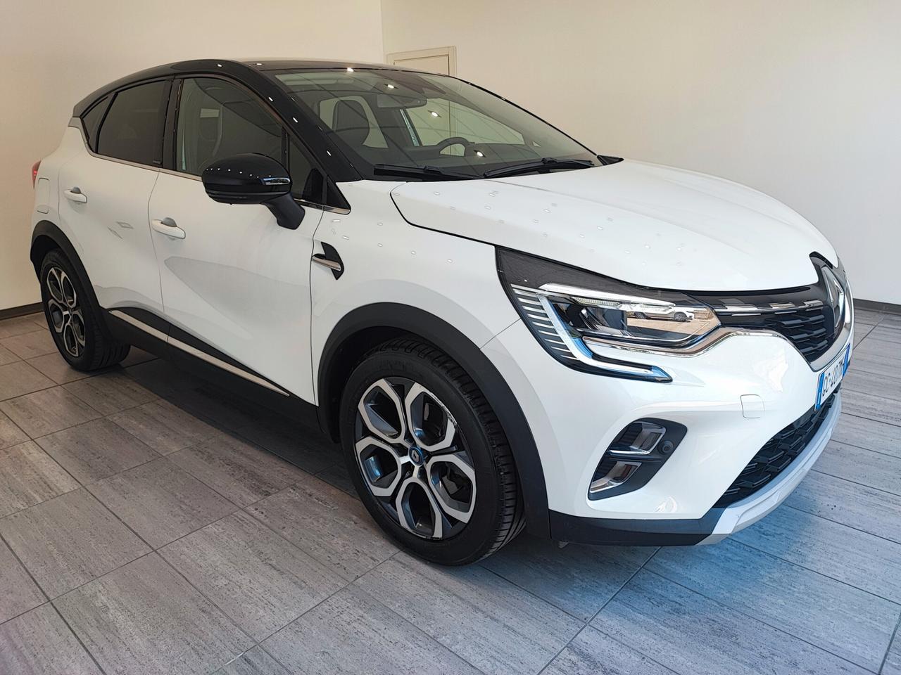Renault Captur Plug-in Hybrid E-Tech 1 Initiale Paris