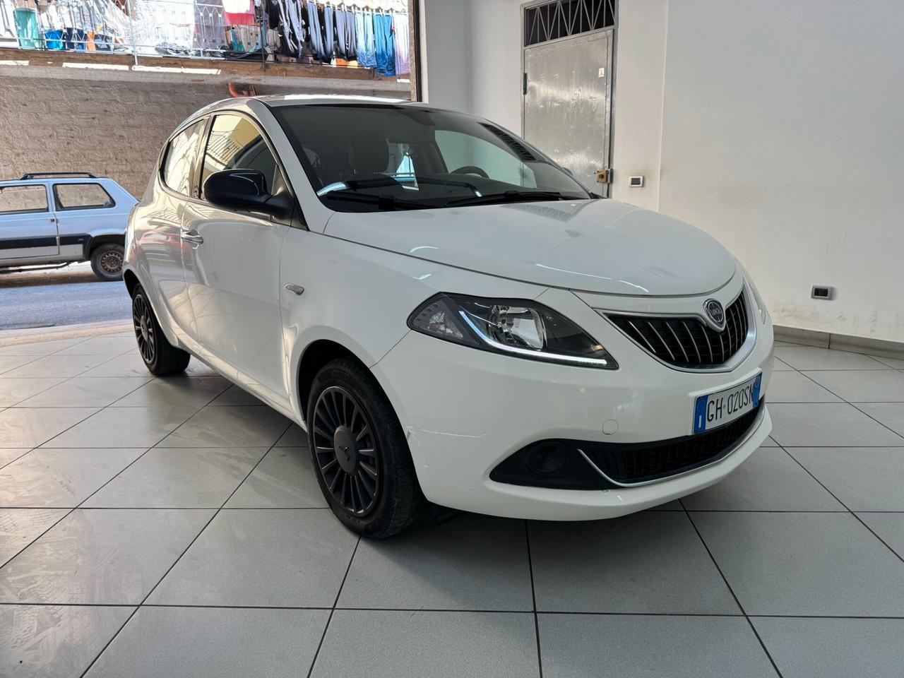 Lancia Ypsilon 1.0 Benzina 5 porte 69/CV Hybrid Ecochic Silver 2022