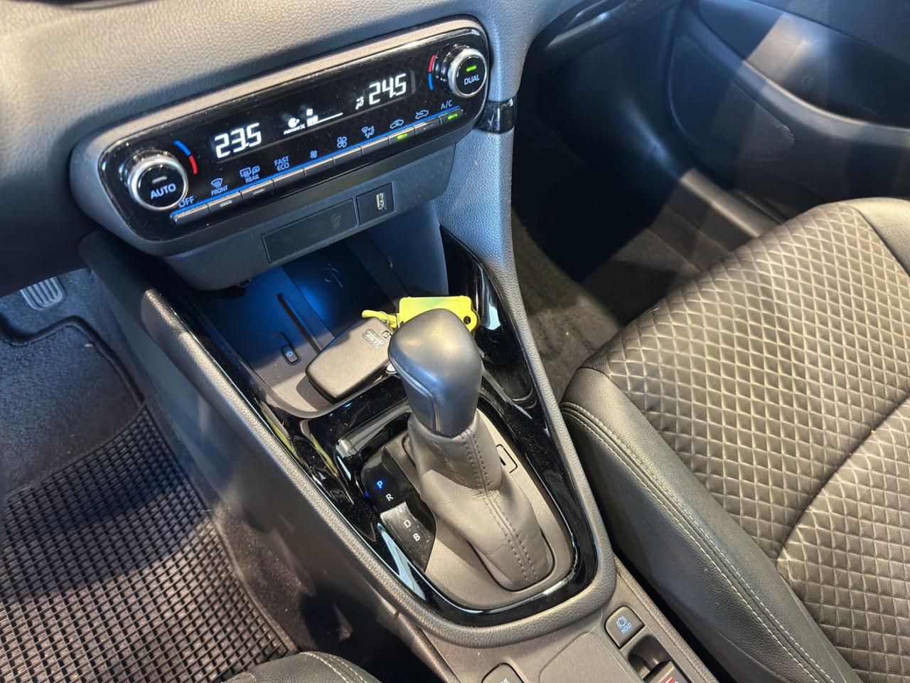 Toyota Yaris 1.5h Lounge