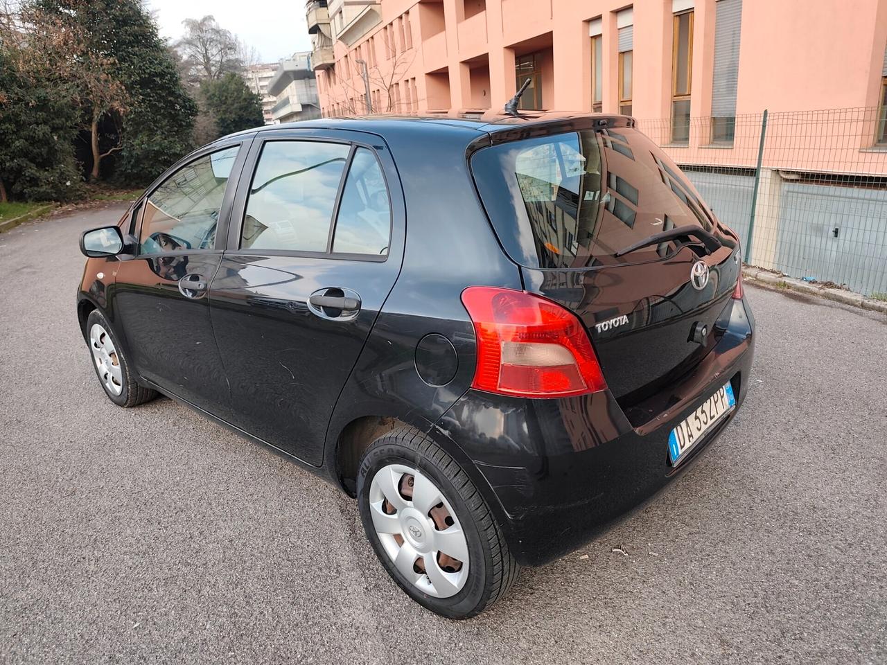 Toyota Yaris 1.3 benz 5 porte frizione nuova