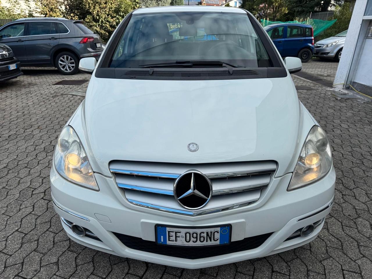 Mercedes-benz B 180 AUTOMATIC Premium