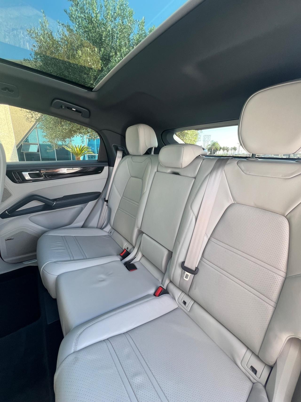 Porsche Cayenne Coupé 3.0 V6 - Possibilità noleggio no scoring