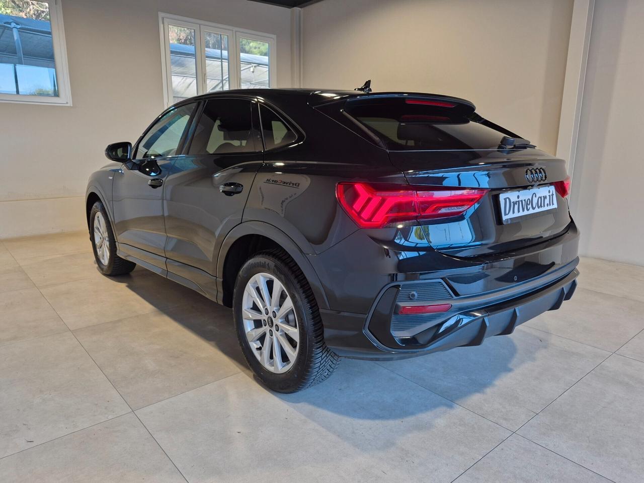 Audi Q3 SPB 35 1.5 TFSI S LINE EDITION S-TRONIC LED NAVI BLACK PACK APPLE CAR PLAY/ANDROID AUTO RETROCAM. C 18" ACC SED. RISC.