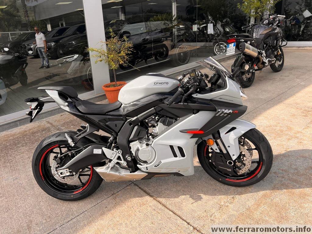Cf Moto 675 sr-r piccolo mostriciattolo a 75 euro al mese senza anticipo