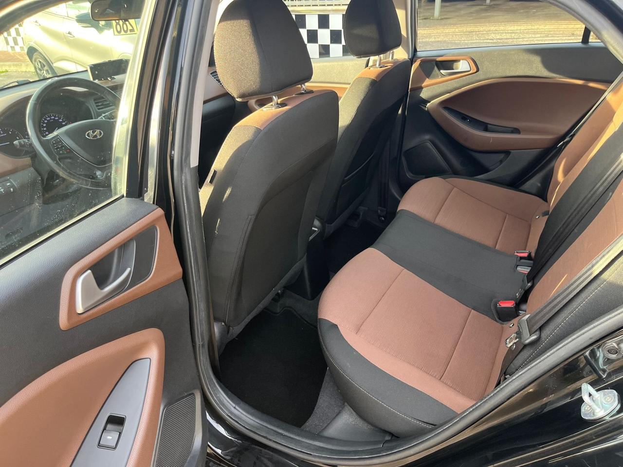 Hyundai i20 1.1 CRDi 12V 5 porte Comfort Unipro 2016