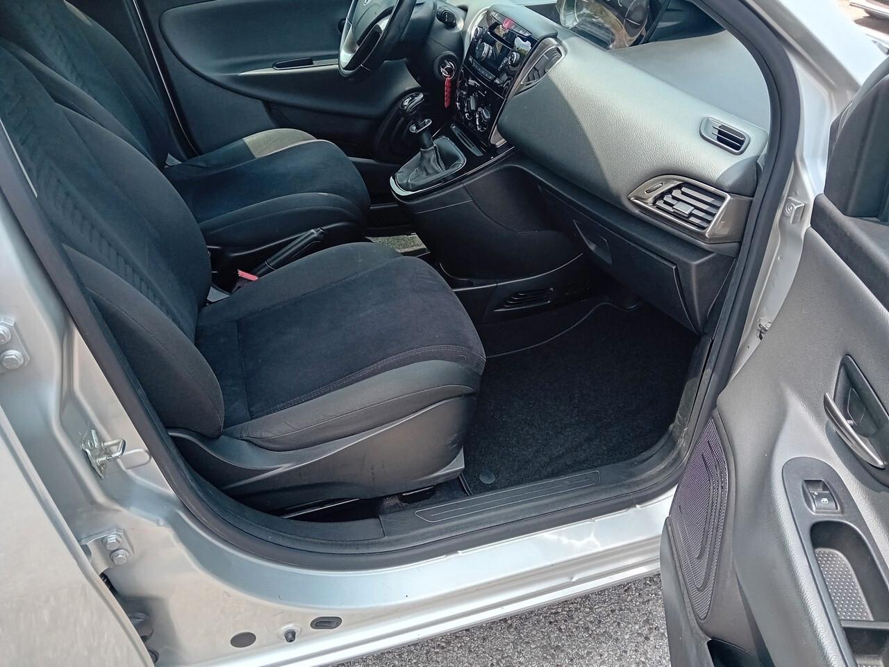 Lancia Ypsilon 1.2 69 CV 5 porte S&S Gold