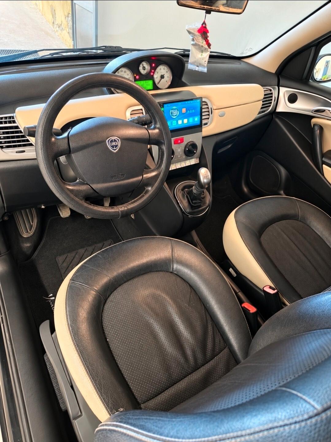 Lancia Ypsilon 1.2 Argento