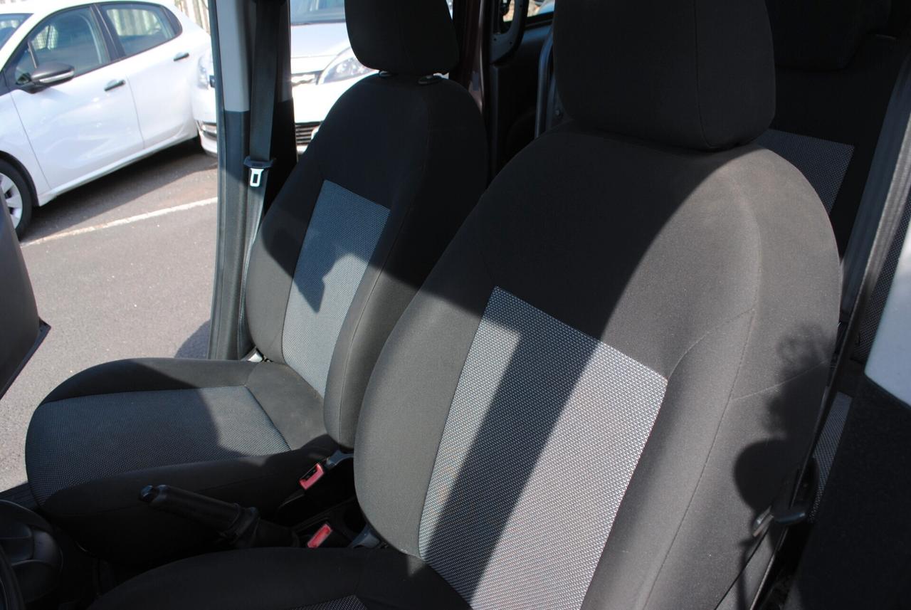 FIAT DOBLO' 1.4 BENZ/GPL 95 CV, 7 POSTI