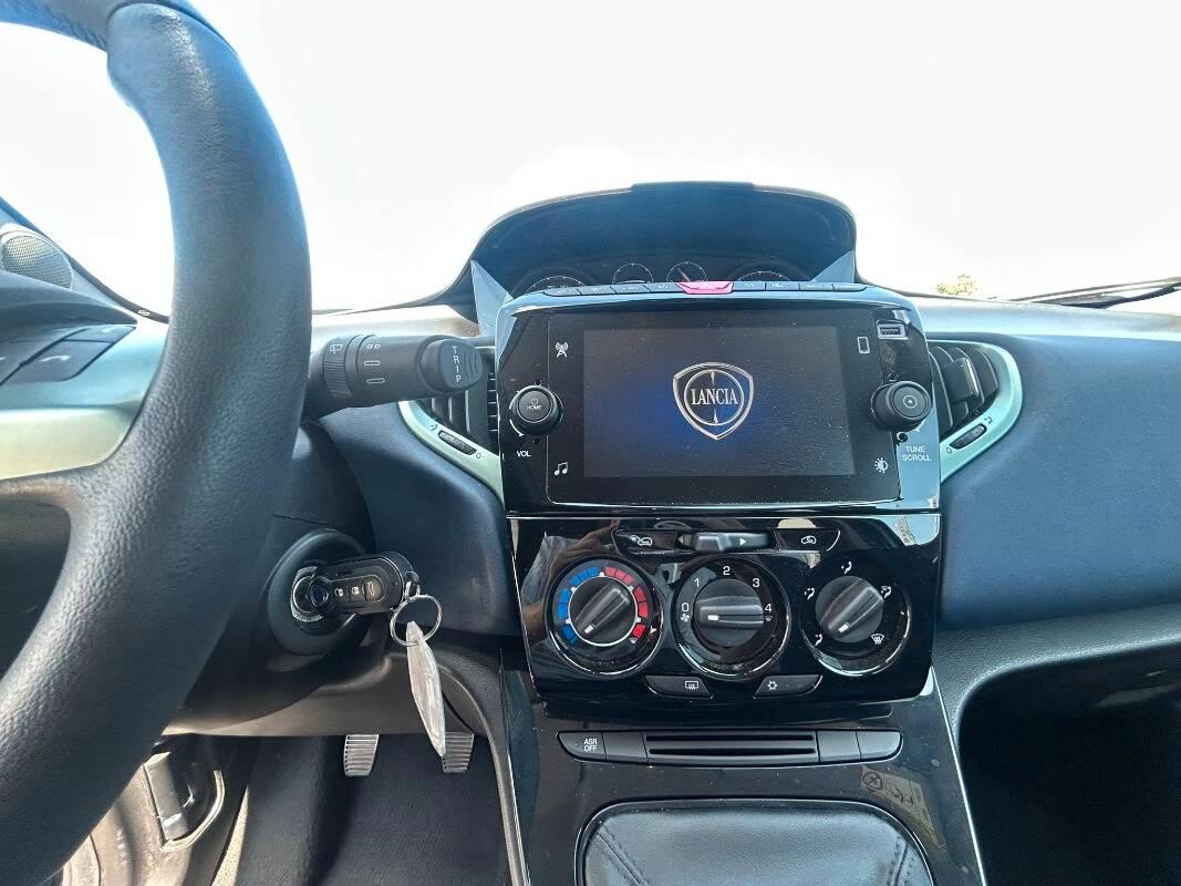 Lancia Ypsilon III 1.0 firefly hybrid Platino s&s 70cv