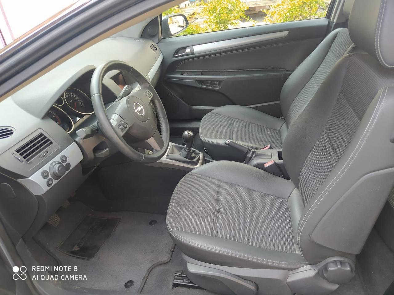 Opel Astra GTC 1.9 CDTI Sport
