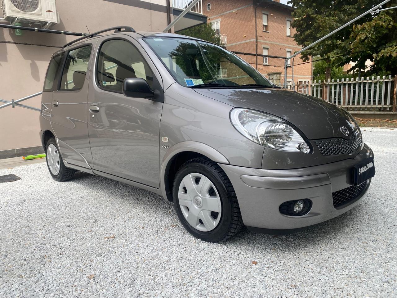 Toyota Yaris Verso 1.3i 16V cat Sol '03 NEOPATENTATI!!!