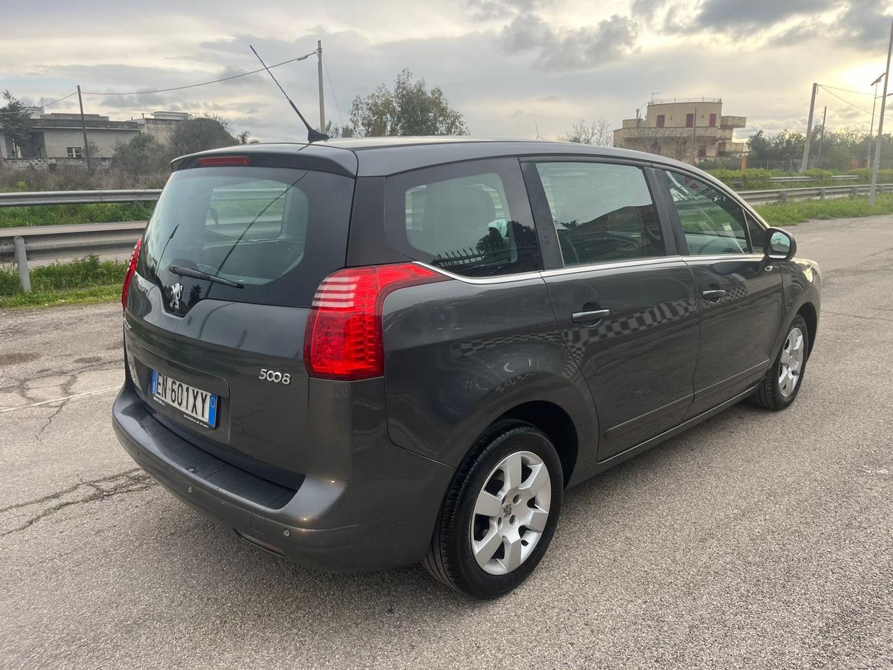 Peugeot 5008 1.6 HDi 115CV Active Unipro 2013