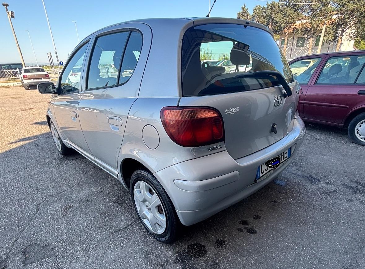 Toyota Yaris 1.3i 16V cat 5 porte Sol
