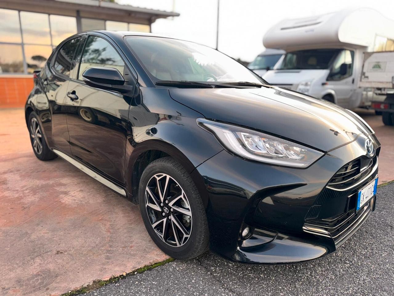 Toyota Yaris 1.5 Hybrid 5 porte Lounge tetto panoramico