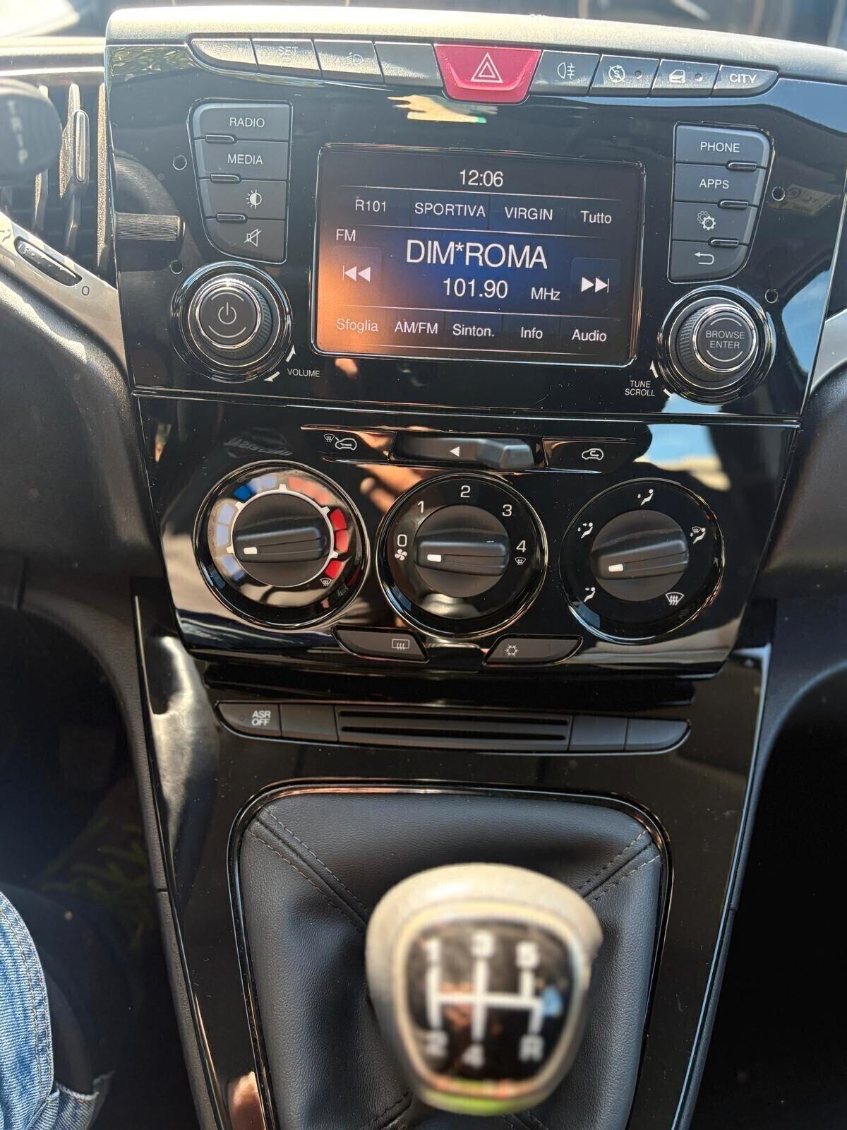 Lancia Ypsilon 1.2 69 CV neopatentati