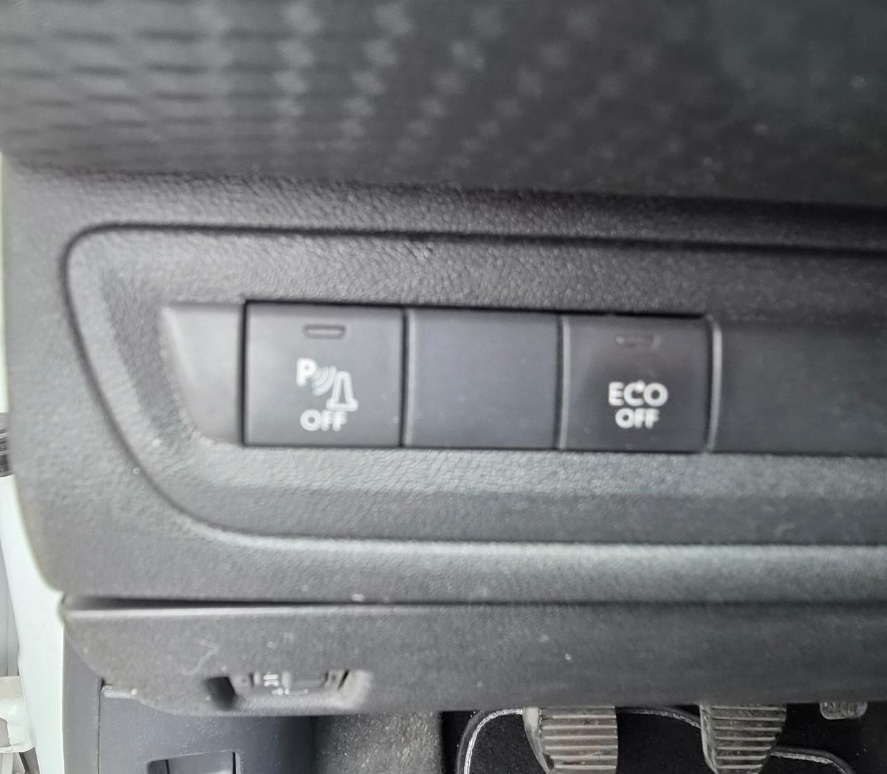 Peugeot 2008 BlueHDi 100 Black Matt