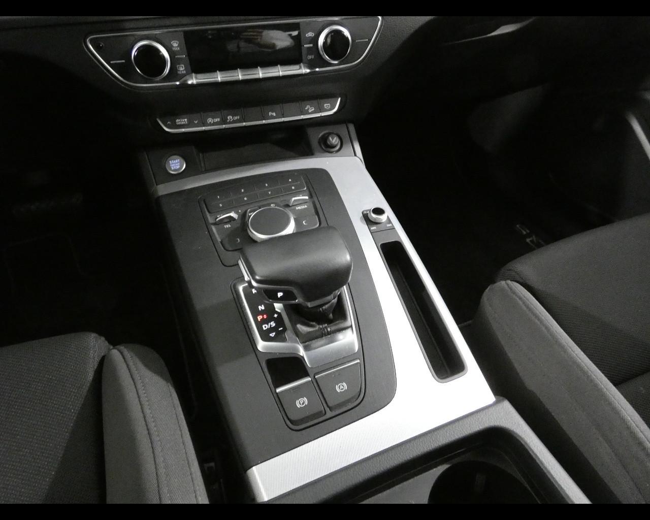AUDI Q5 2ª serie - Q5 2.0 TDI quattro S tronic Business Sport